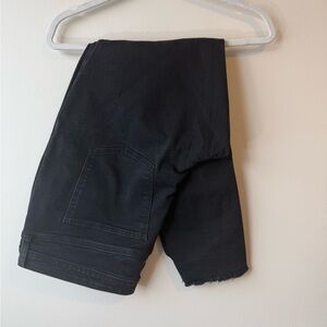 Universal Thread Woman’s Distressed Jeans | 18/34R